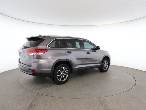 Used 2018 Toyota Highlander XLE image 19