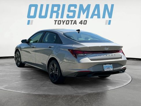 Used 2023 Hyundai Elantra SEL w/ Preferred Accessory Package FWD image 5