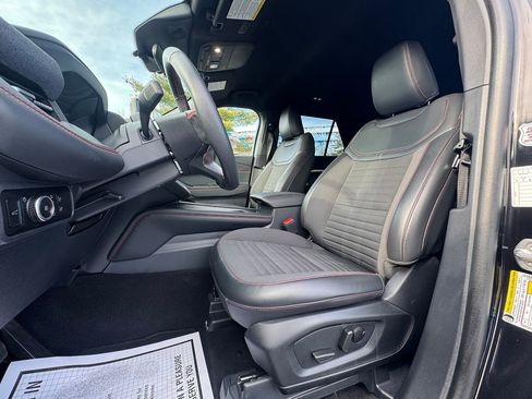 Used 2025 Ford Explorer ST-Line w/ ST-Line Street Pack image 13