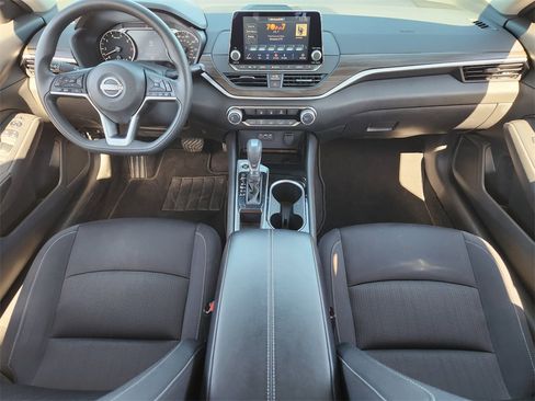 Used 2024 Nissan Altima 2.5 SV image 18