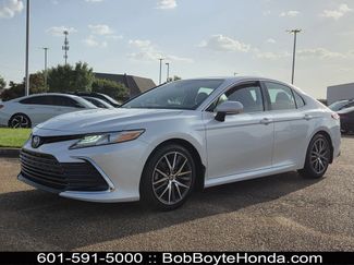 Used 2022 Toyota Camry XLE FWD video 1