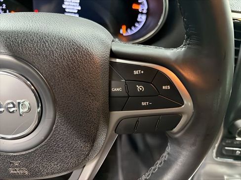 Used 2018 Jeep Grand Cherokee Laredo AWD/4WD image 17