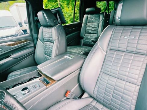 Used 2023 Cadillac Escalade ESV Sport Platinum w/ LPO, ONYX Package AWD/4WD image 6