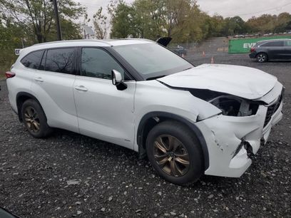 Used 2022 Toyota Highlander XLE