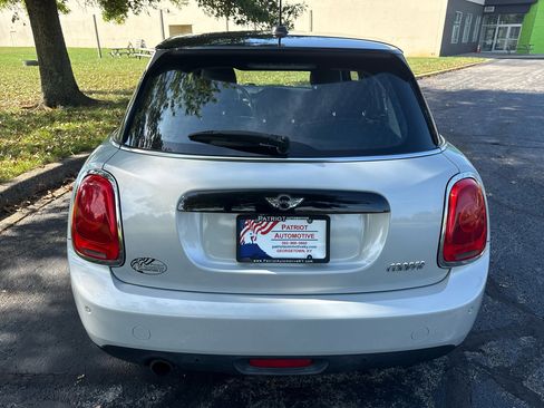 Used 2017 MINI Cooper 4-Door Hardtop image 3