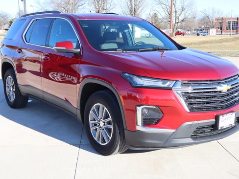 Used 2023 Chevrolet Traverse LT image 4