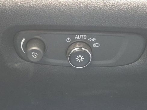 Used 2022 Chevrolet Traverse LT image 31