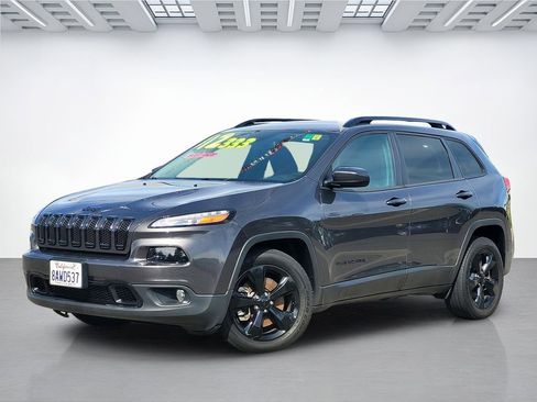 Used 2018 Jeep Cherokee Latitude w/ Altitude Package FWD image 8