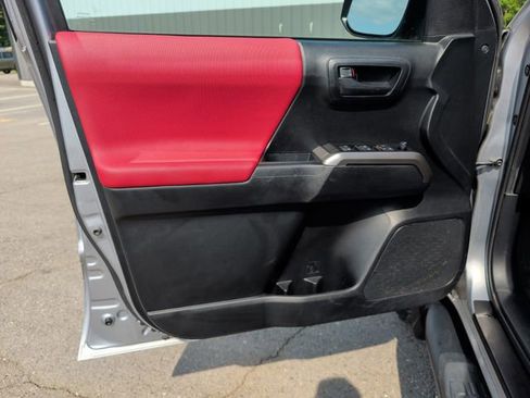 Used 2021 Toyota Tacoma SR5 AWD/4WD image 14