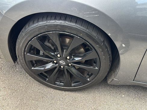 Used 2023 Nissan Maxima SR w/ Sport Mat Group FWD image 22