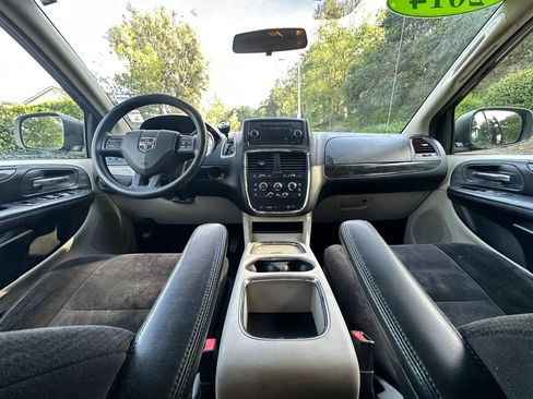 Used 2014 Dodge Grand Caravan SXT FWD image 20