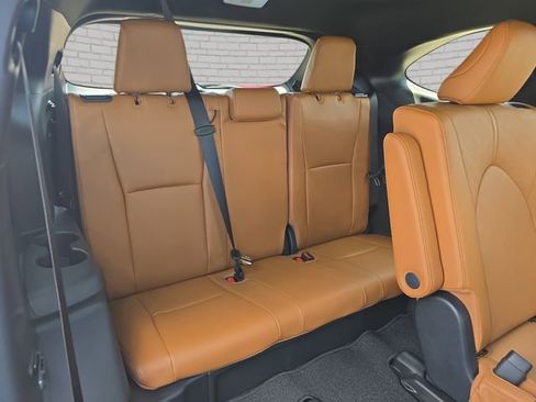 New 2026 Toyota Highlander Platinum AWD/4WD image 12
