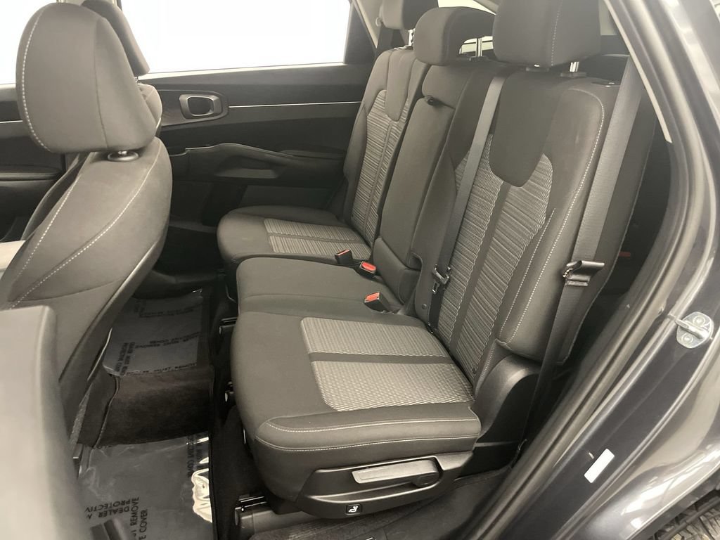 Used 2023 Kia Sorento LX AWD/4WD image 17