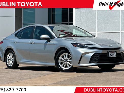 Used 2025 Toyota Camry LE AWD/4WD image 1
