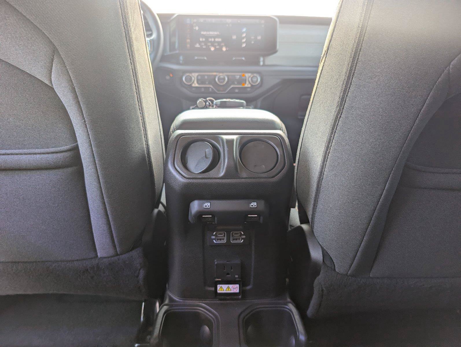 Used 2025 Jeep Wrangler Unlimited Sahara AWD/4WD image 32