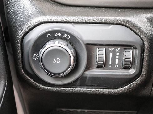 Used 2022 Jeep Wrangler Sport image 26