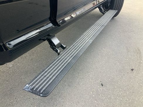 New 2026 RAM 2500 Laramie AWD/4WD image 13