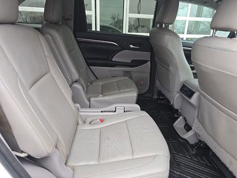 Used 2016 Toyota Highlander Limited image 28
