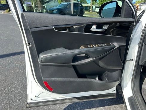 Used 2020 Kia Sorento LX image 12