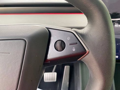 Used 2025 Tesla Cybertruck AWD Crew Cab image 10