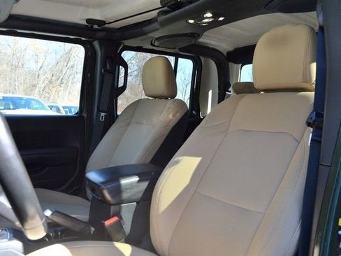 Used 2021 Jeep Gladiator Willys image 18