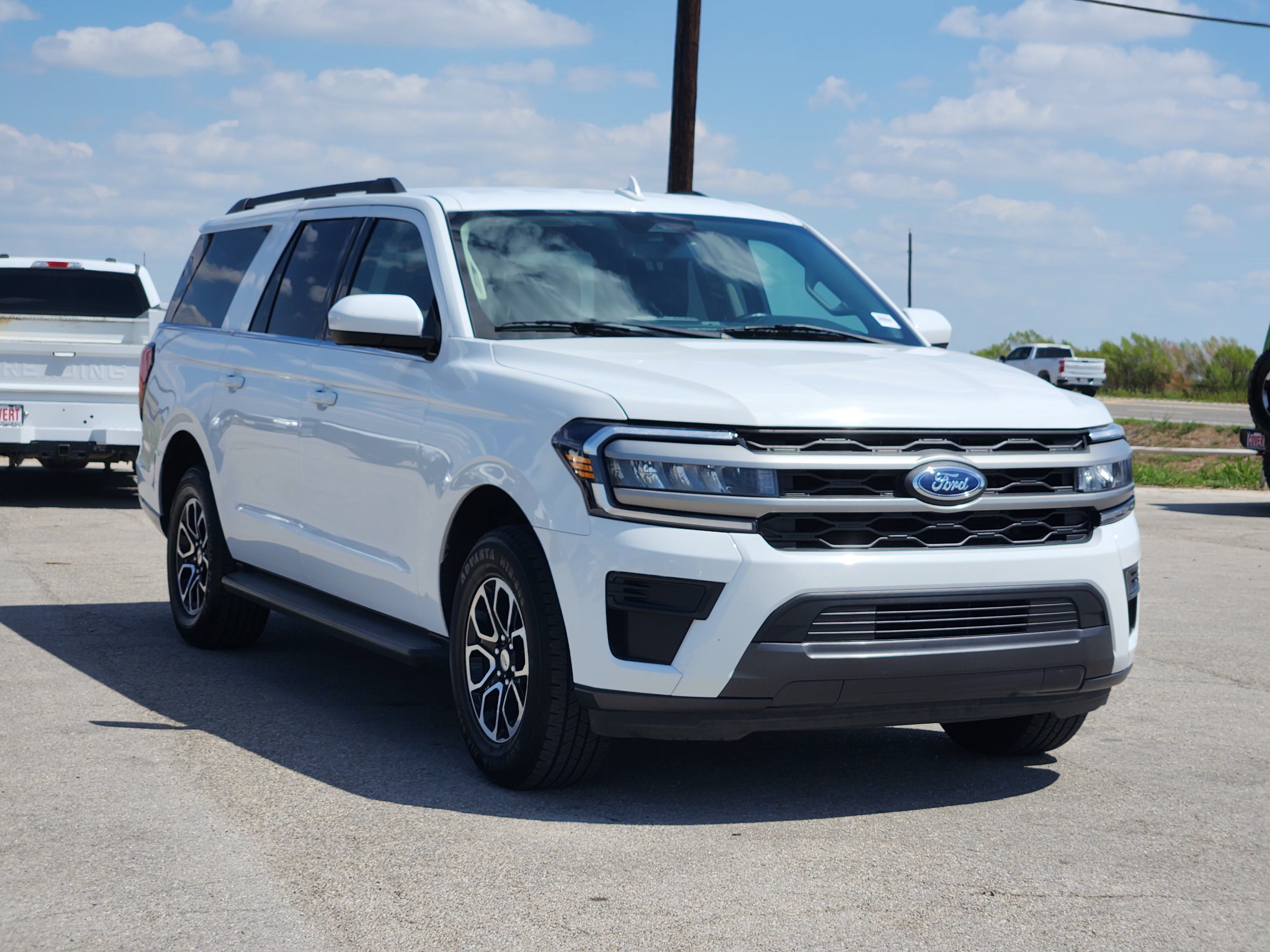 Used 2024 Ford Expedition Max XLT RWD image 3