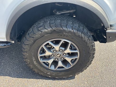 Used 2023 Ford Bronco Badlands image 19