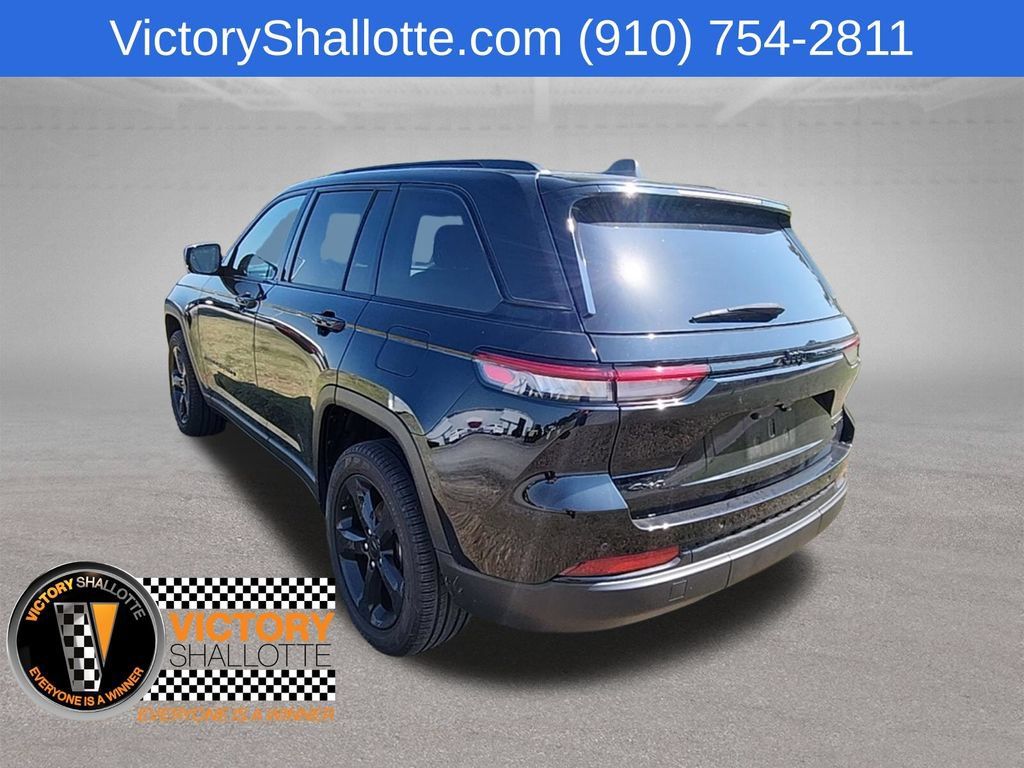 Used 2023 Jeep Grand Cherokee Limited w/ Black Appearance Package AWD/4WD image 25