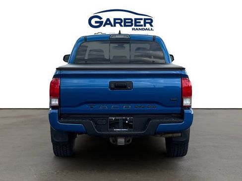 Used 2017 Toyota Tacoma TRD Sport w/ Tow Package (A/T) AWD/4WD image 4