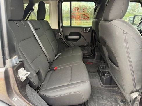 Used 2018 Jeep Wrangler Unlimited Sport S image 7
