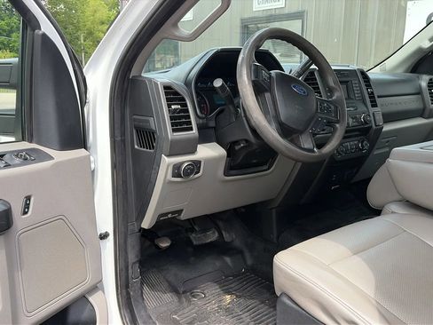 Used 2017 Ford F250 XL w/ Power Equipment Group AWD/4WD image 8