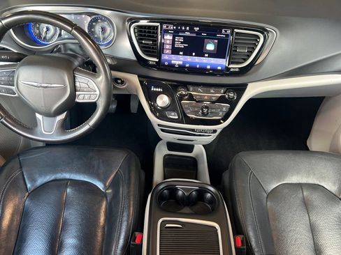 Used 2022 Chrysler Pacifica Touring-L FWD image 13
