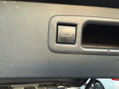 Used 2024 Toyota Highlander LE image 8