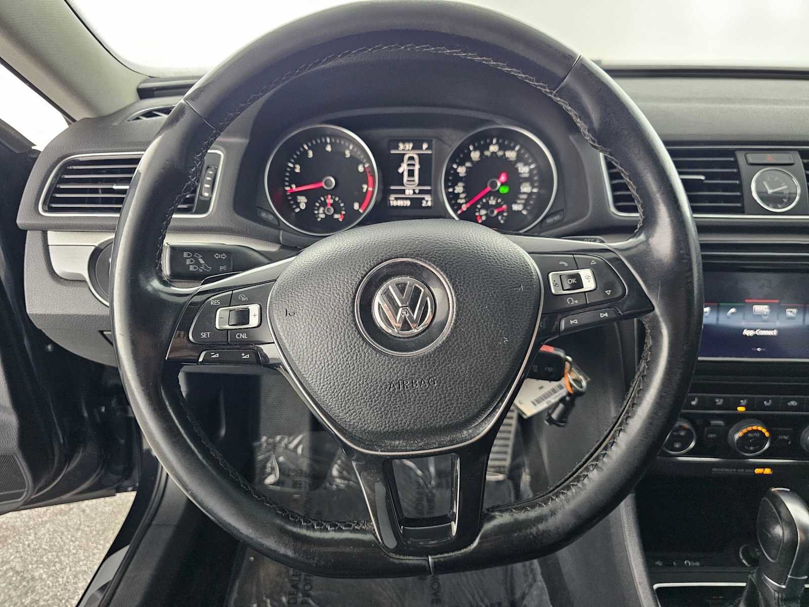 Used 2017 Volkswagen Passat 1.8T R-Line FWD image 23