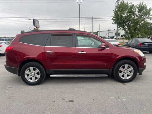 Used 2010 Chevrolet Traverse LT AWD/4WD image 4