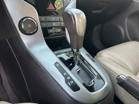 Used 2013 Chevrolet Cruze LT image 22