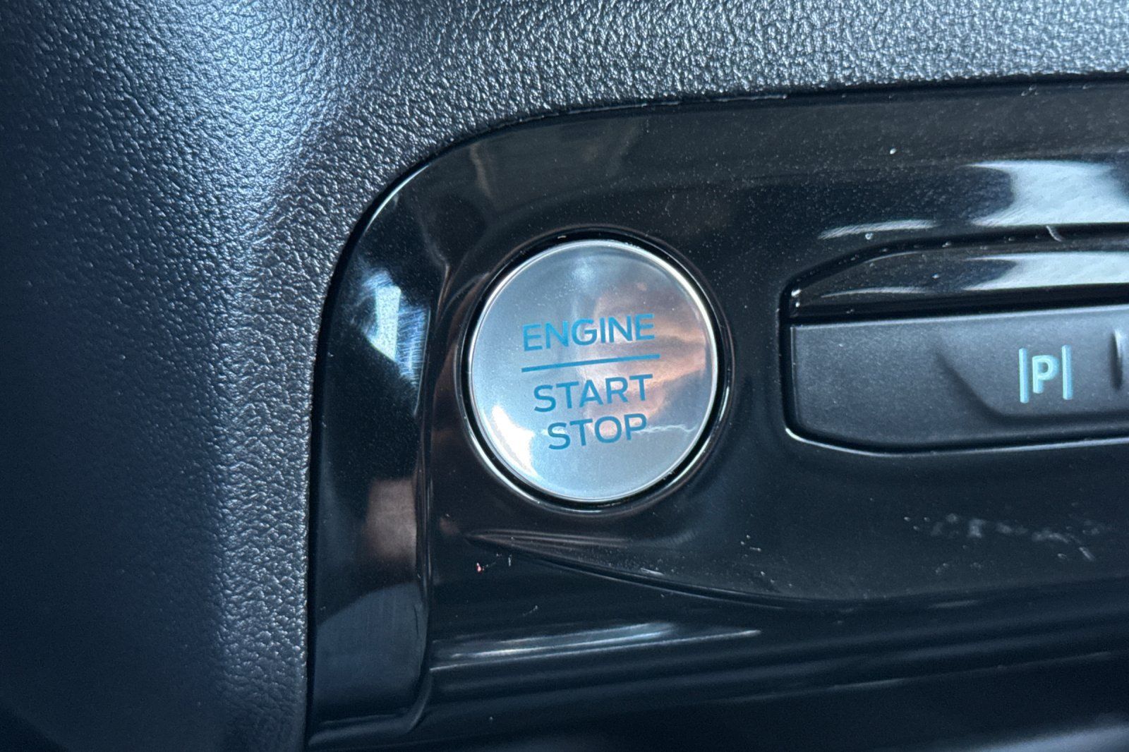 Used 2025 Ford Escape SE w/ PHEV Premium Package FWD image 24