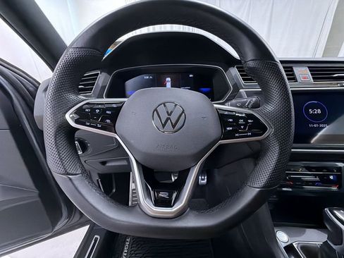 Used 2024 Volkswagen Tiguan SE R-Line image 24
