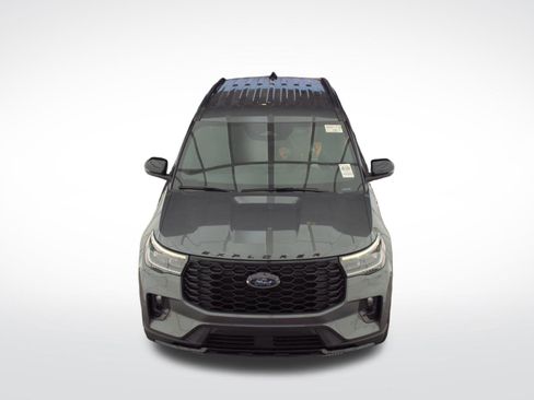 Used 2025 Ford Explorer ST-Line w/ ST-Line Street Pack image 2