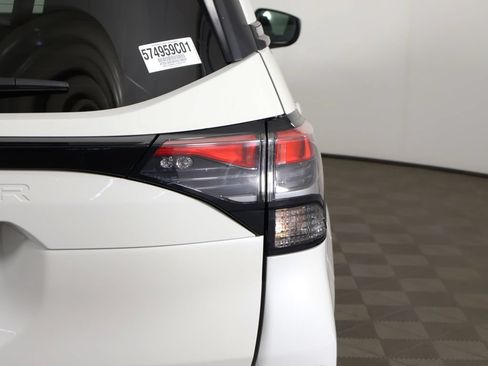 Used 2025 Subaru Forester Premium AWD/4WD image 16