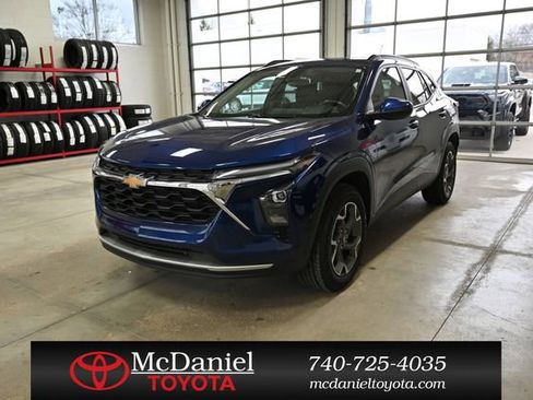 Used 2024 Chevrolet Trax LT w/ Sunroof Package image 1