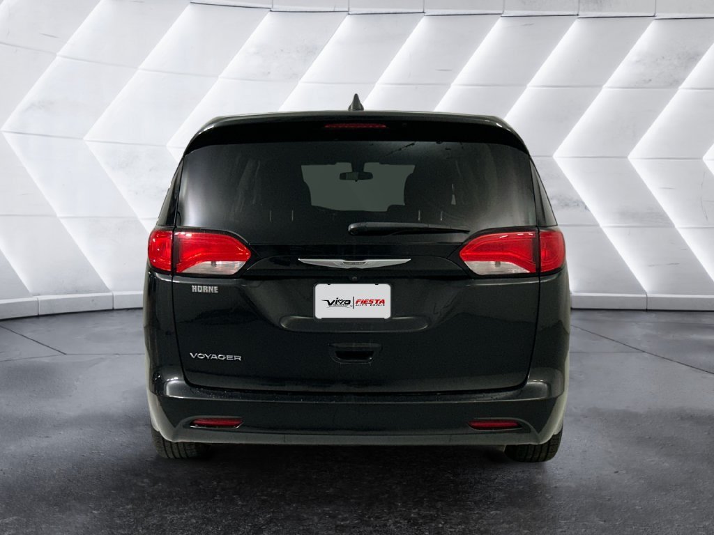 Used 2022 Chrysler Voyager LX FWD image 5