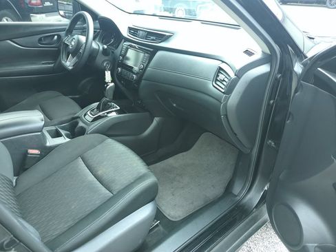 Used 2019 Nissan Rogue S FWD image 32