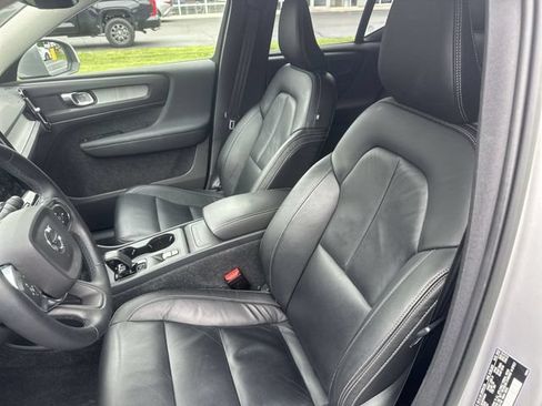 Used 2023 Volvo XC40 B5 Core w/ Convenience Package AWD/4WD image 16