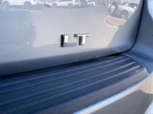 Used 2024 Chevrolet Suburban LT image 8