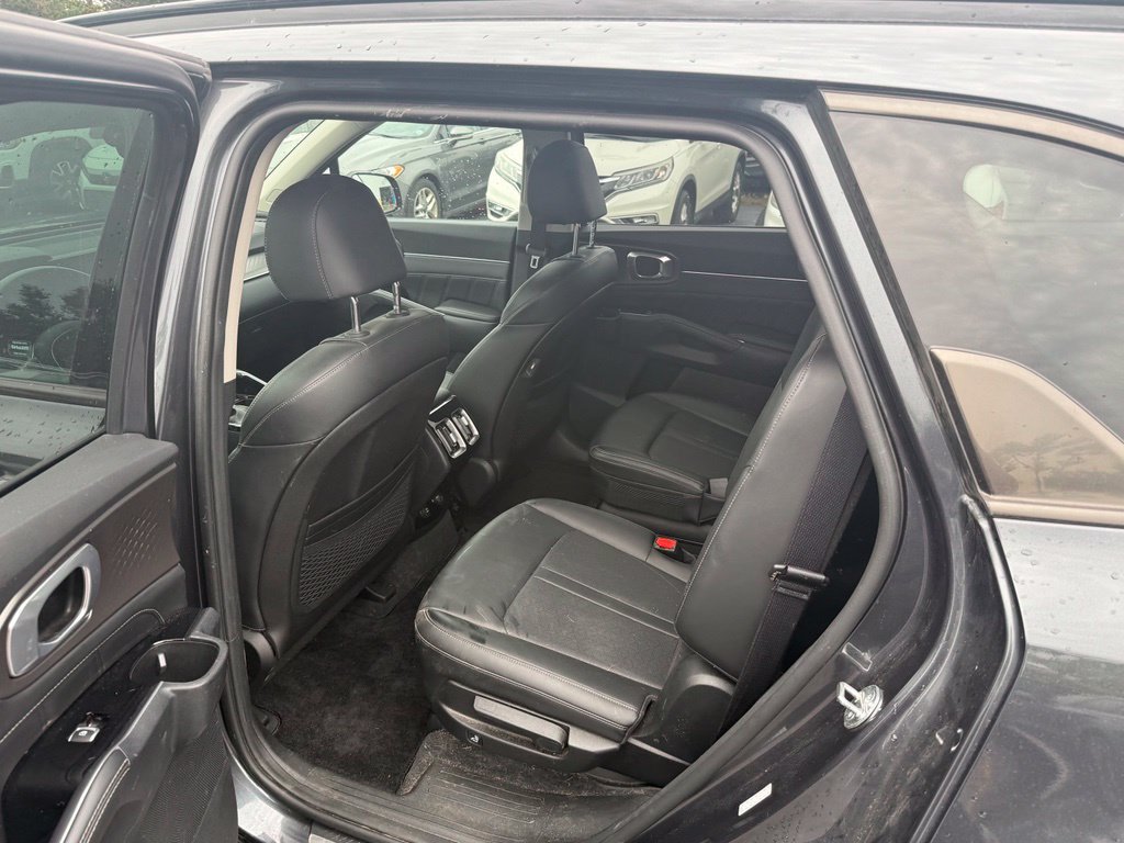 Used 2023 Kia Sorento SX AWD/4WD image 6