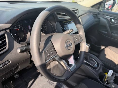 Used 2018 Nissan Rogue S FWD image 17