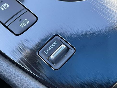 Used 2025 Nissan Rogue S image 29