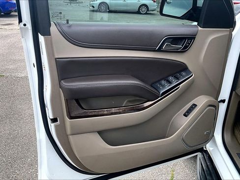Used 2018 Chevrolet Suburban LT image 23