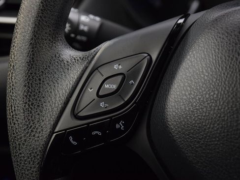 Used 2021 Toyota C-HR LE image 21